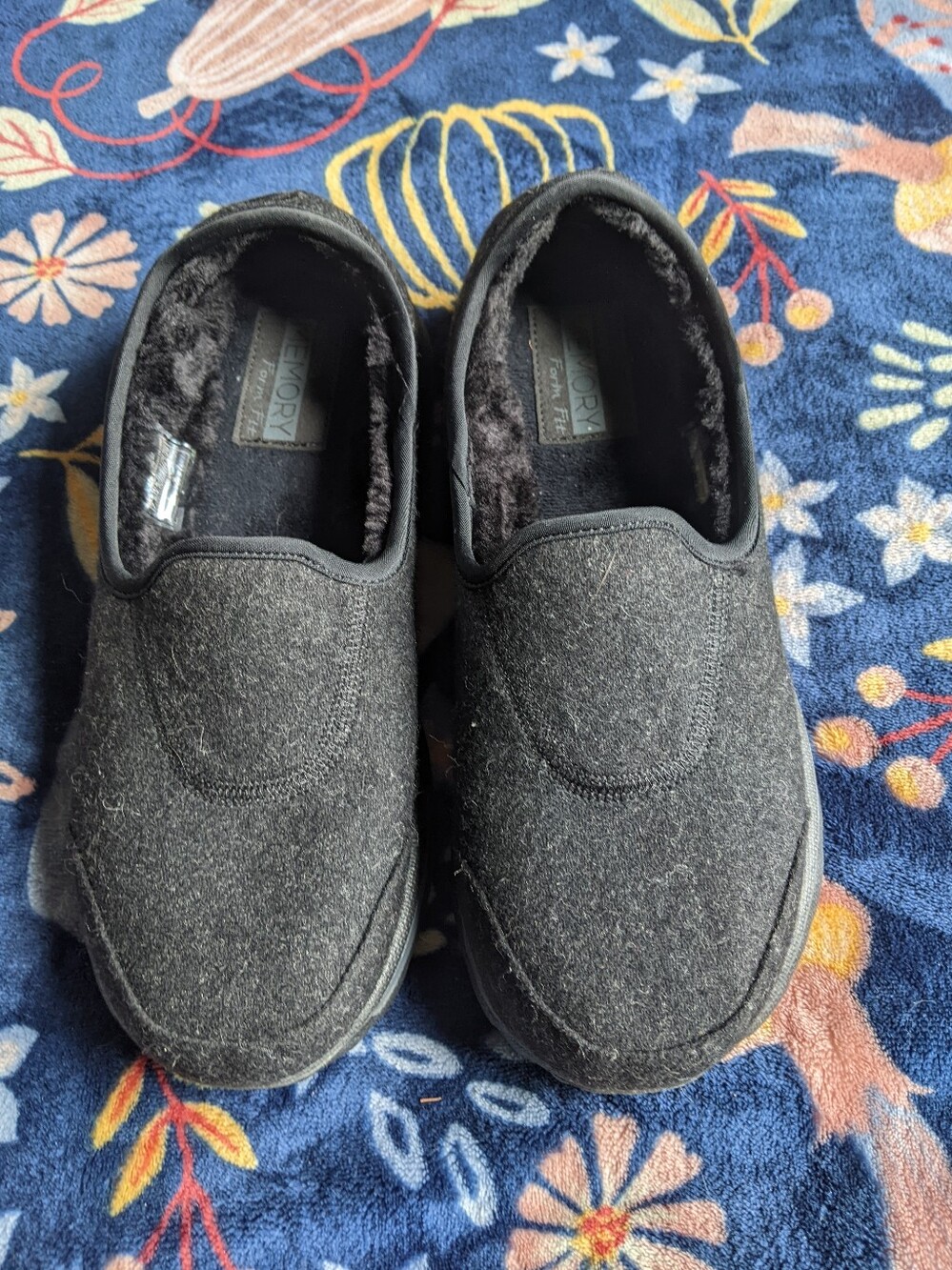 Sketchers Memory Foam Slip-On Slipper - Black